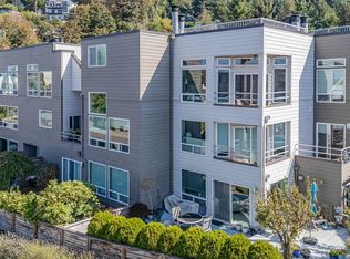 4004 Beach Dr SW APT 302, Seattle, WA 98116