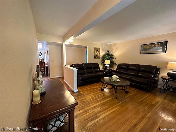 4th image of 3082 Reese Dr