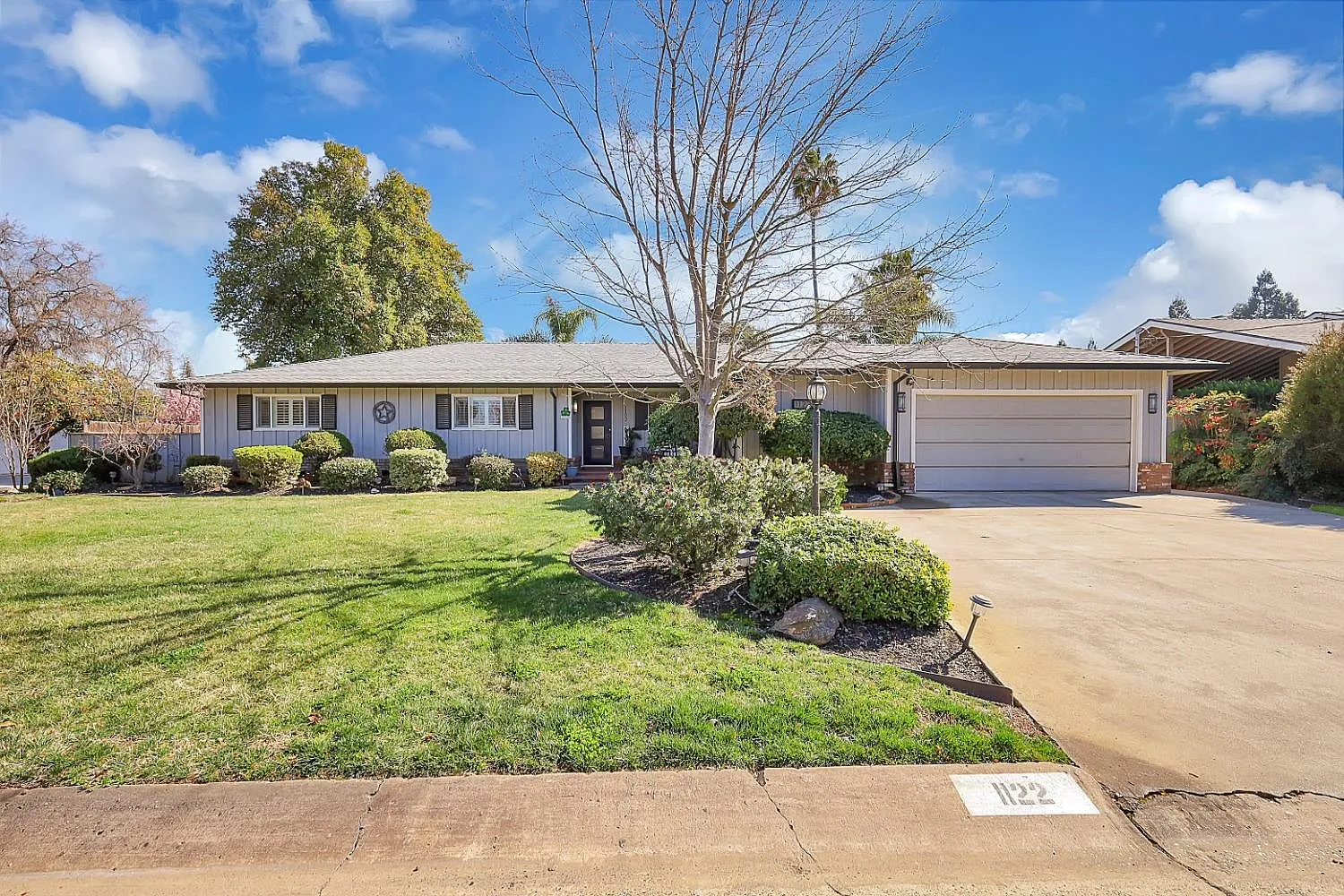 1122 Hillcrest Ave photo 1