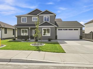 8806 Dusty Maiden Dr, Pasco, WA 99301