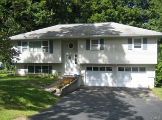 52 Oak Ridge Rd, Bethel, CT 06801