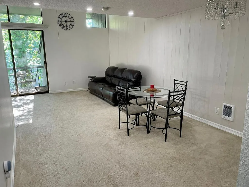 2 bed, 1.5 bath, 1060 sqft, $2,695 — Photo 2