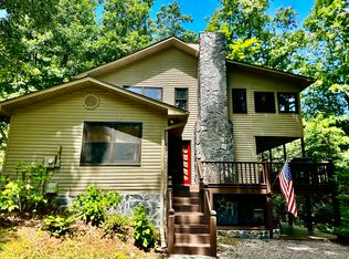 121 Woodstock Dr, Blue Ridge, GA 30513