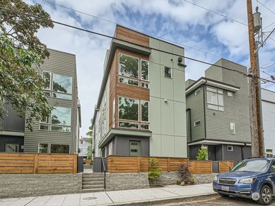 525 22nd Avenue #B, Seattle, WA, 98122
