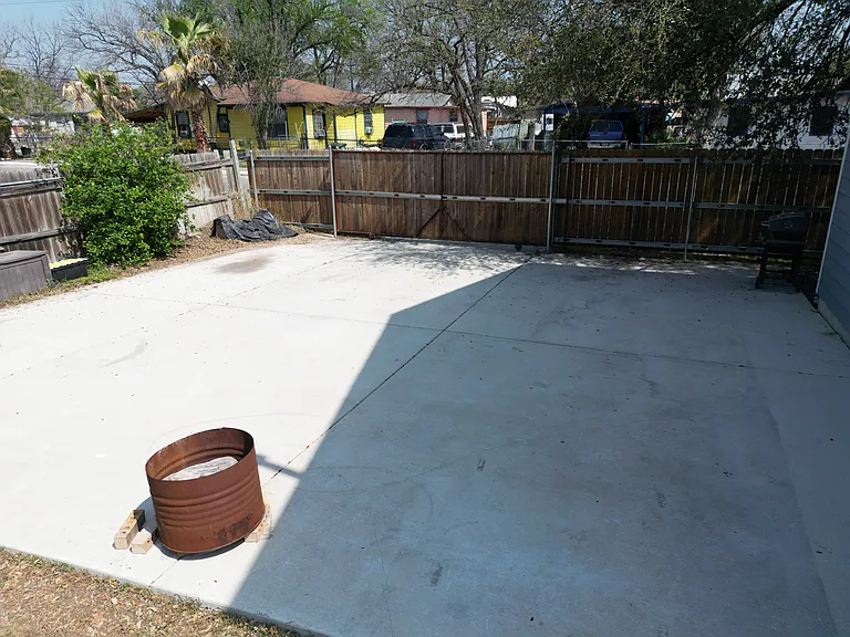 1301 Stonewall St — Photo 15