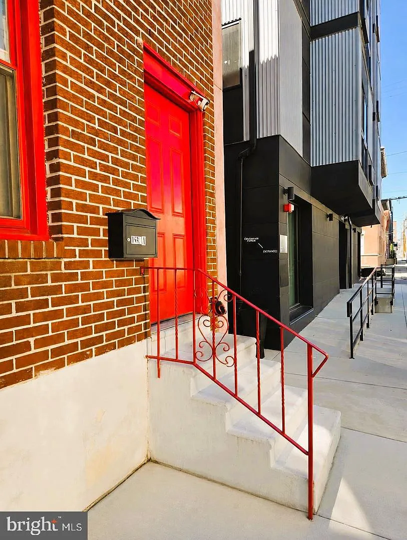 1558 N Randolph St — Photo 2