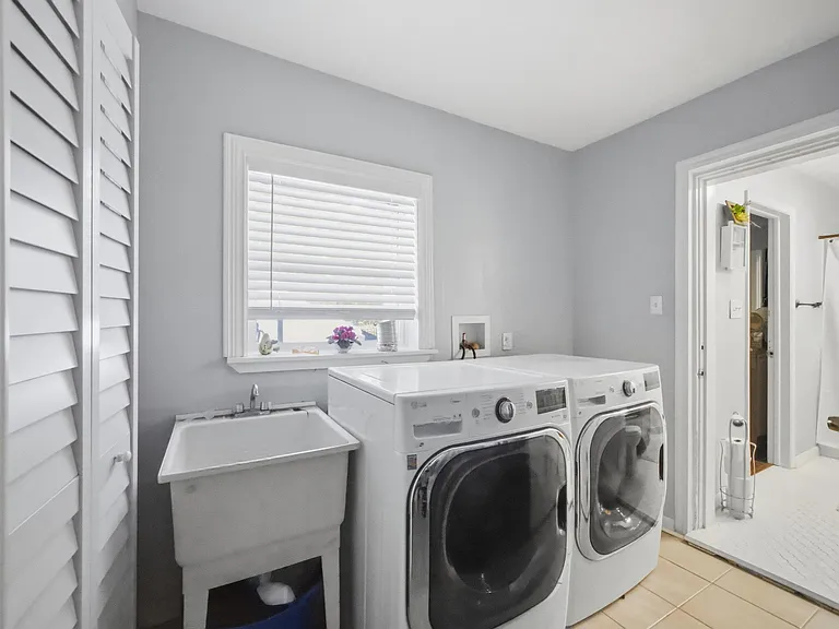 521 W Lutz Lake Fern Rd — Photo 25
