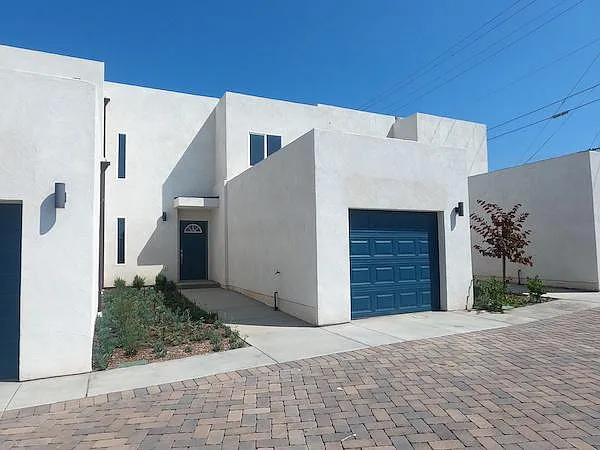 262 E Park Ave #A — Photo 2