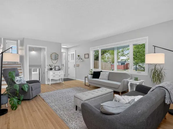 10704 SW Maplecrest Rd SE, Calgary, AB T2J 1X9
