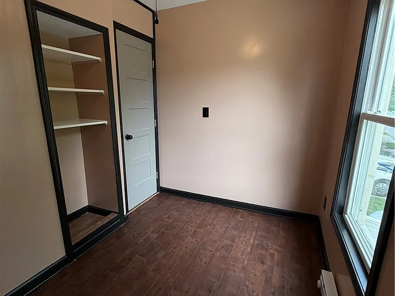 210 W Oak Orchard St — Photo 13
