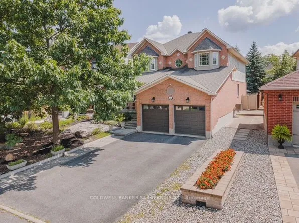 2884 Brigham Way, Ottawa, ON K1T 3Y8