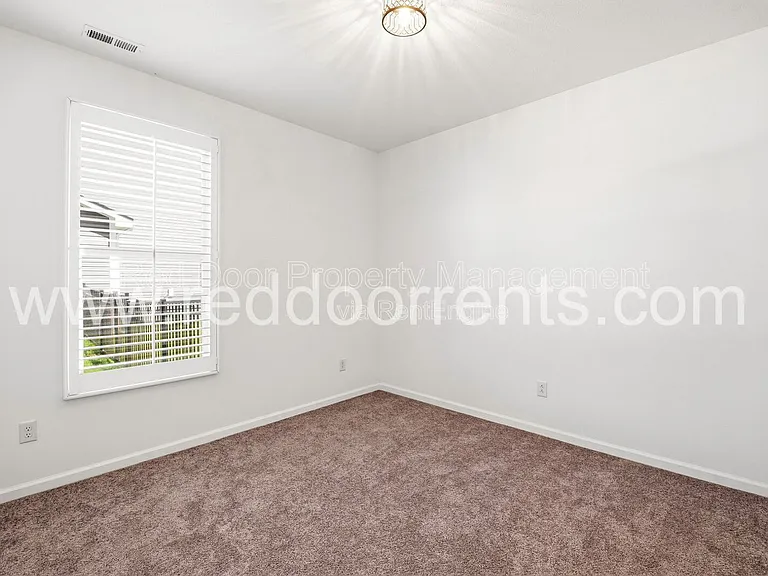 1475 Sabra Way — Photo 12
