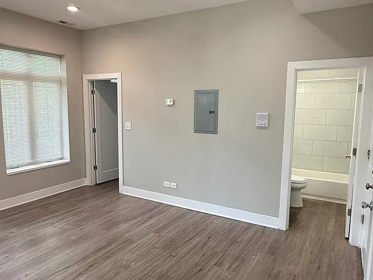 4834 S King Dr #3 — Photo 5