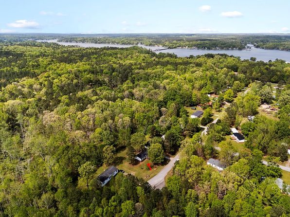 202 Pinion Dr, Greenwood, SC 29649