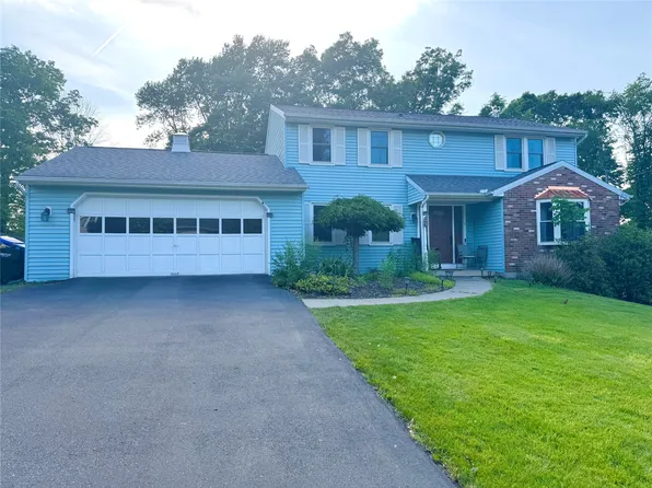 581 Sequoia Ln, Vestal, NY 13850