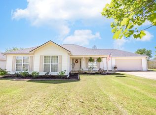 36 Wheatfield Dr, Fort Mitchell, AL 36856