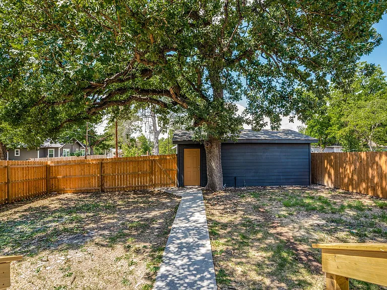 1403 Center St — Photo 23