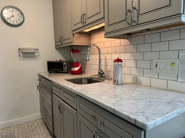 605 Grove St #5, Clifton City, NJ 07013