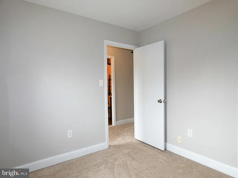 4128 Hamlin Ct — Photo 36