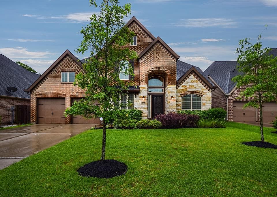 Beautiful barely lived in Perry Home.