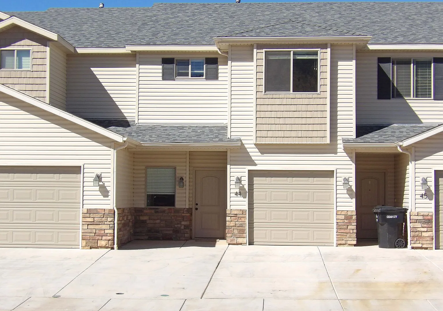 3 Bedroom Meadowcrest Townhome — Photo 1