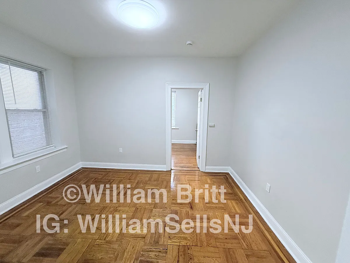 Building Photo - 115-117 Fairview Ave #5