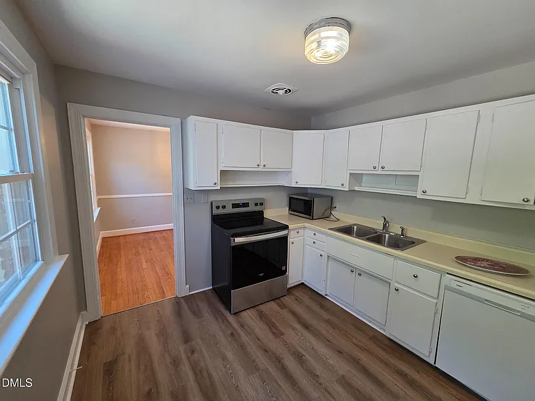 3428 Wade Ave — Photo 11