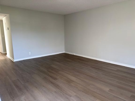 5th image of 257 Fanshaw Dr #257