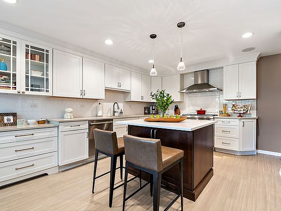 4th image of 88 Oakwood Ln
