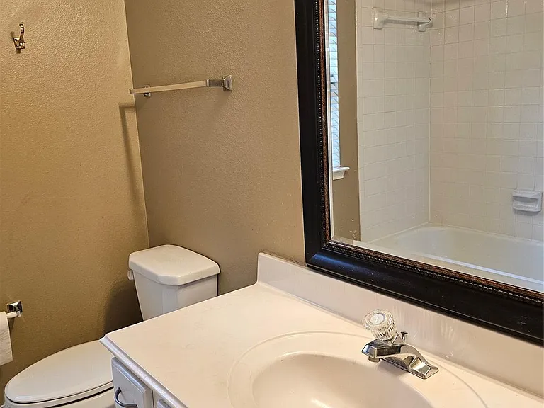 27182 Kings Manor Dr S — Photo 30
