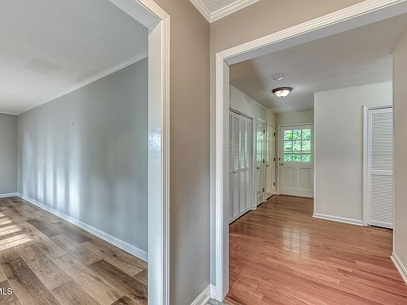 5th image of 411 Rovan Dr