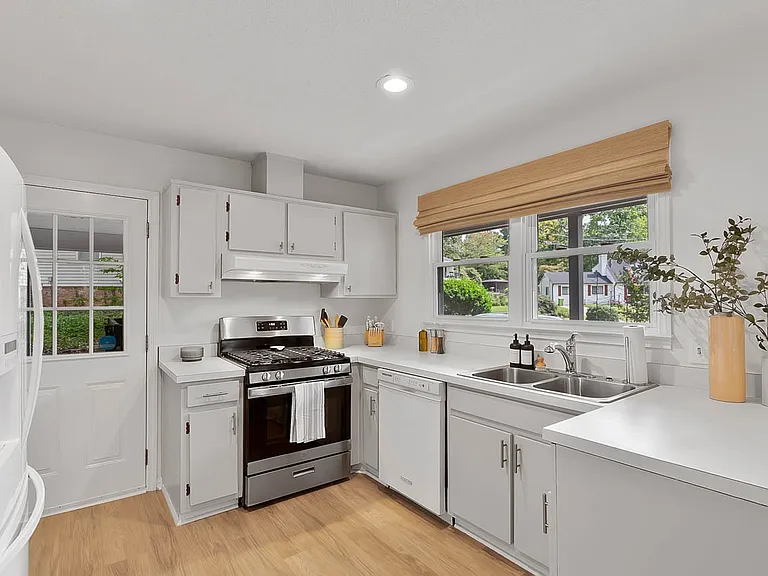 4005 Lehigh Ct — Photo 18
