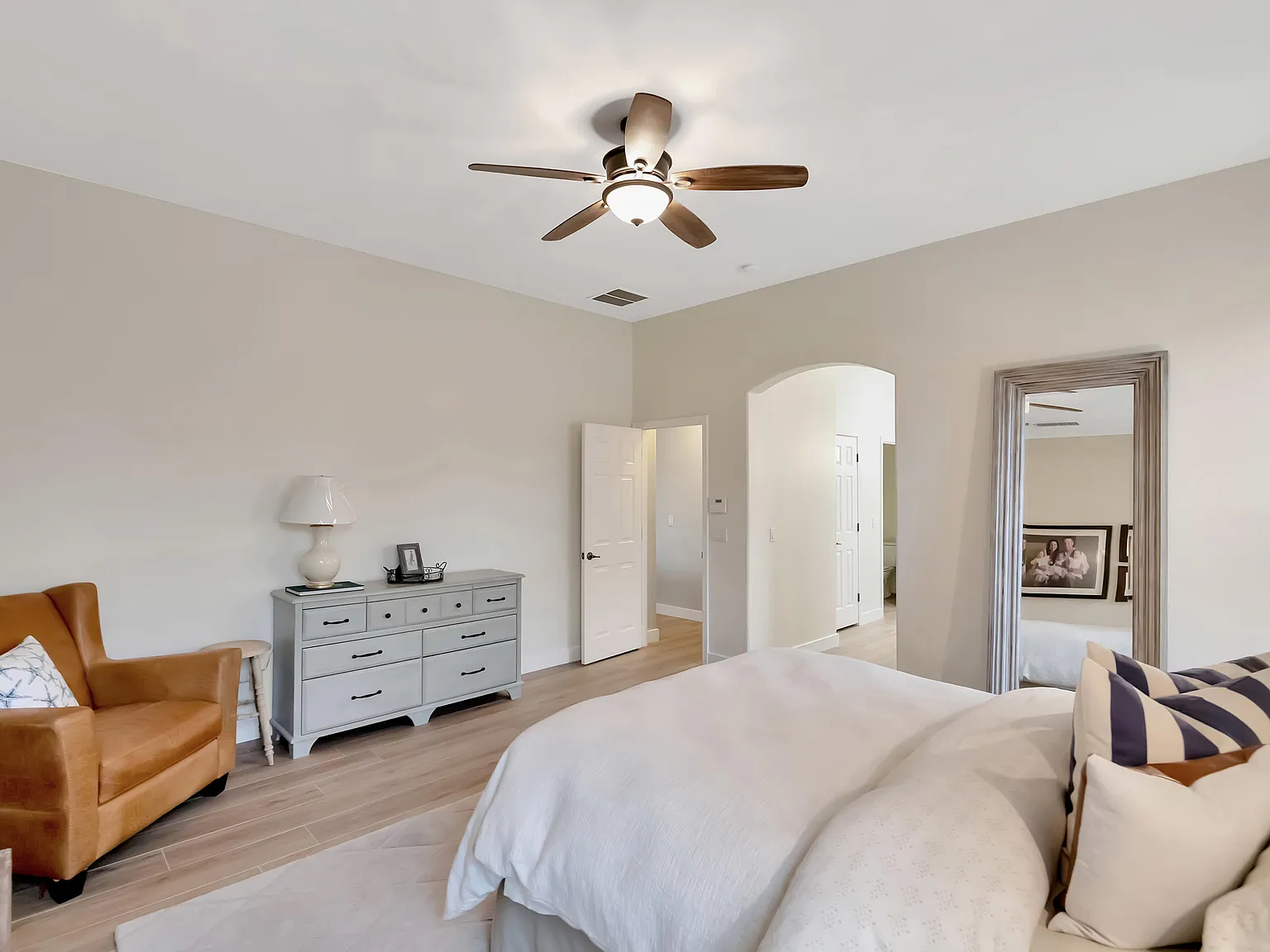 5 bed, 3.0 bath, 2798 sqft, $3,795 — Photo 2