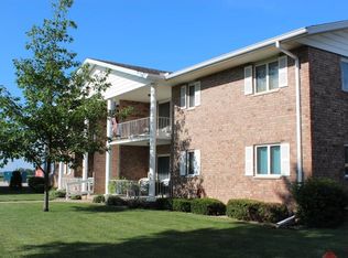2 Inner Circle Dr APT 16, Fairbury, IL 61739