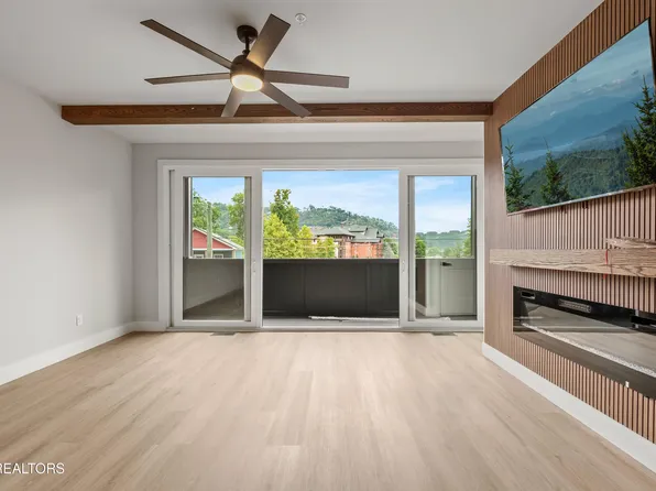 215 Circle Dr #10, Gatlinburg, TN 37738