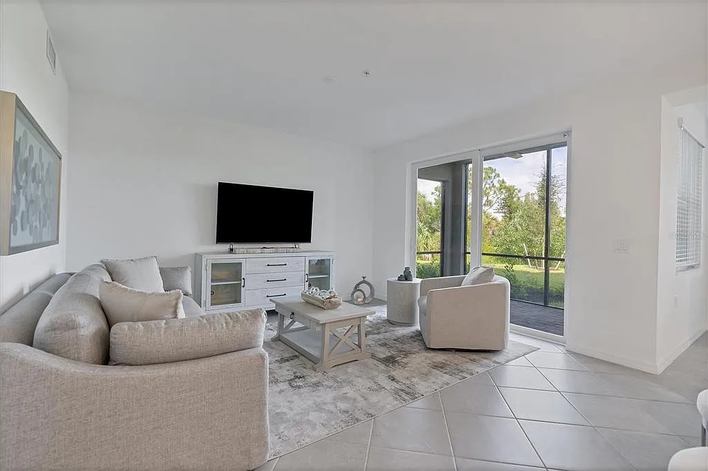 2 bed, 2.0 bath, 1154 sqft, $5,500 — Photo 3