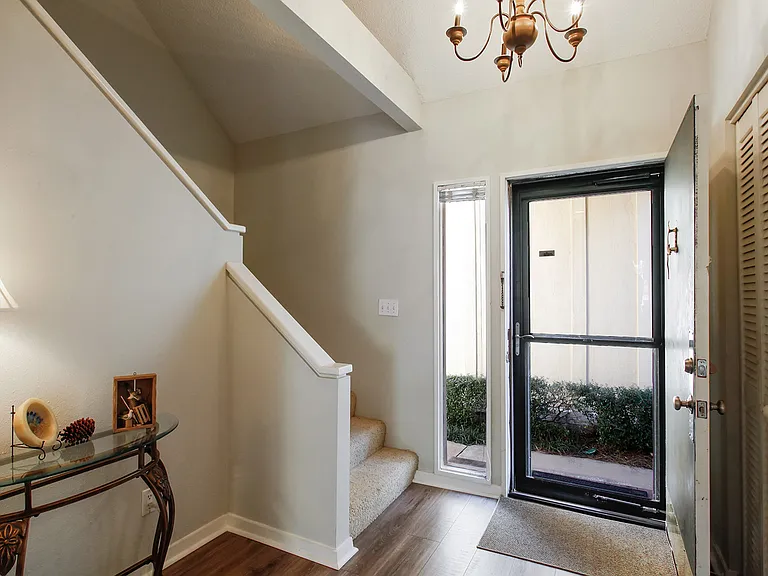 780 Queens Grant — Photo 4