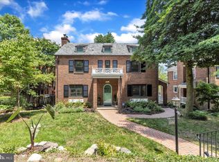 1049 26th St S, Arlington, VA 22202