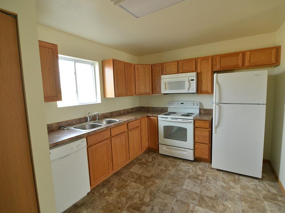 1st image of 102 Gardens Ct