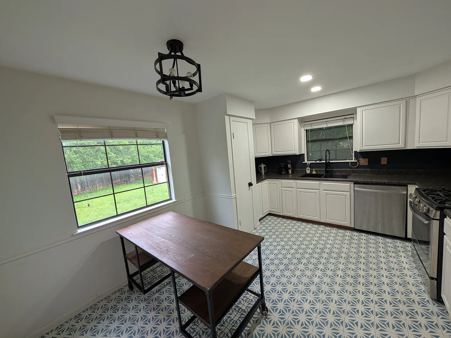 3 bed, 1211 sqft, $775 — Photo 2