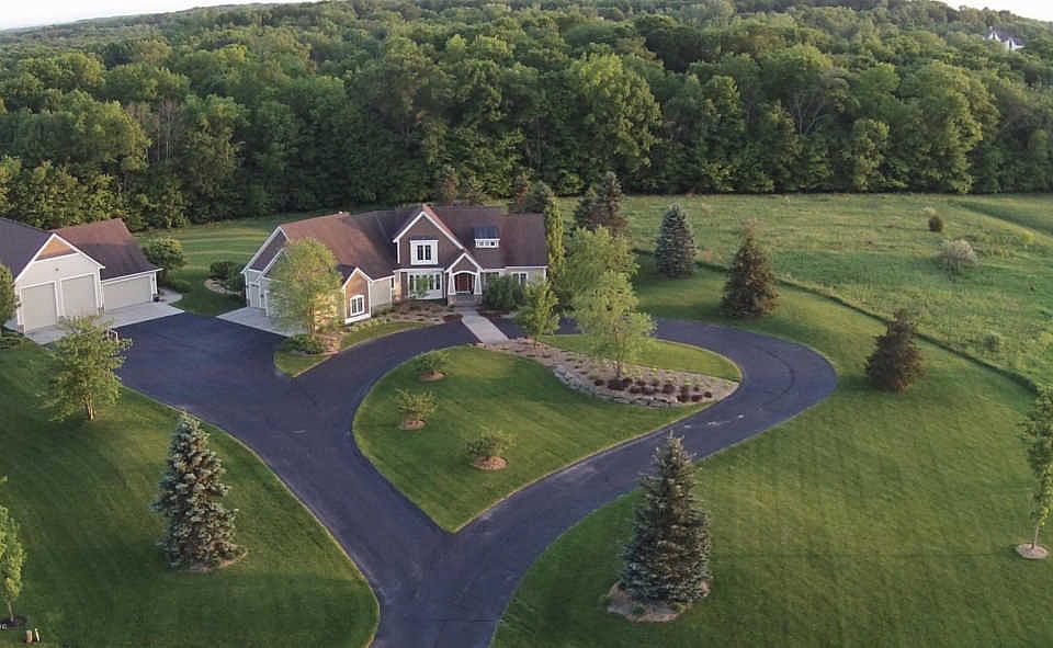 1st image of 2050 Canterbury Ln