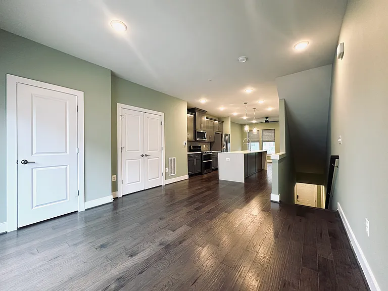 1009 Rockwell Ave — Photo 15