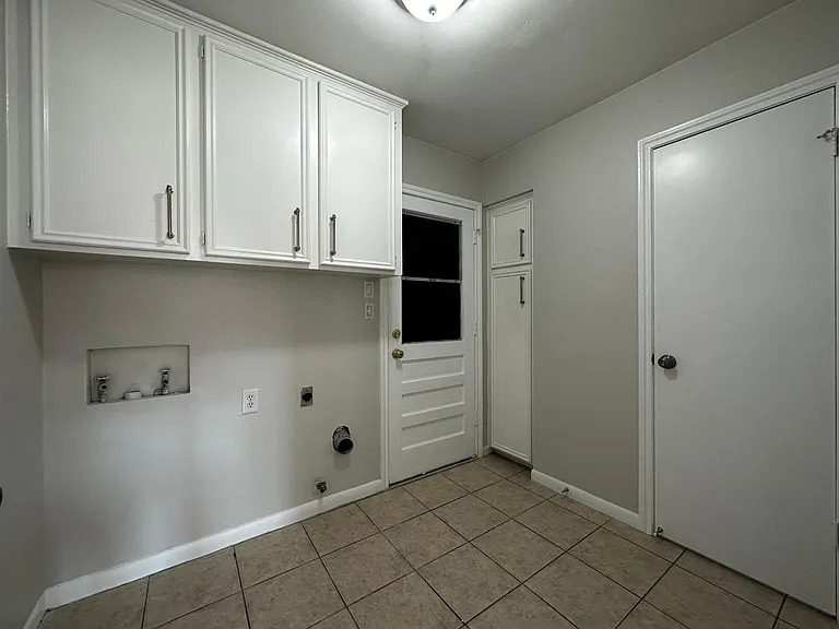 11106 Ellwood St — Photo 23