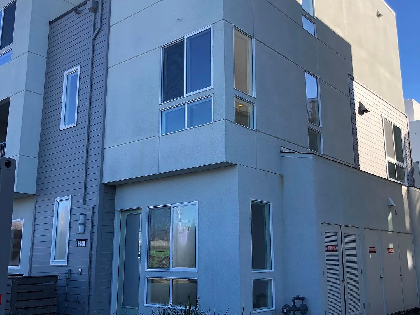 2 Bedroom Condo in Richmond's Recreational Hub — Photo 2