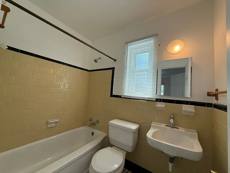 205 Holmes Dr #A — Photo 8