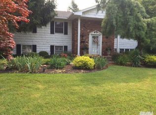 3 Peppermint Rd, Commack, NY 11725