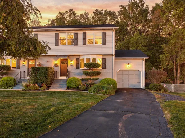 62 Longo Dr #62, Southington, CT 06489