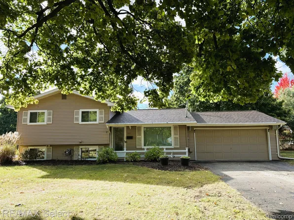 517 North Rd, Fenton, MI 48430