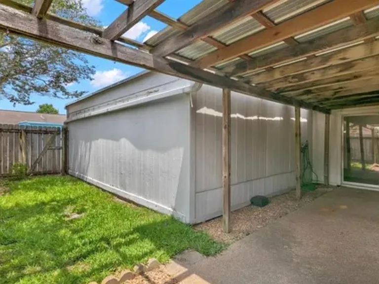 557 Georgetown St — Photo 10