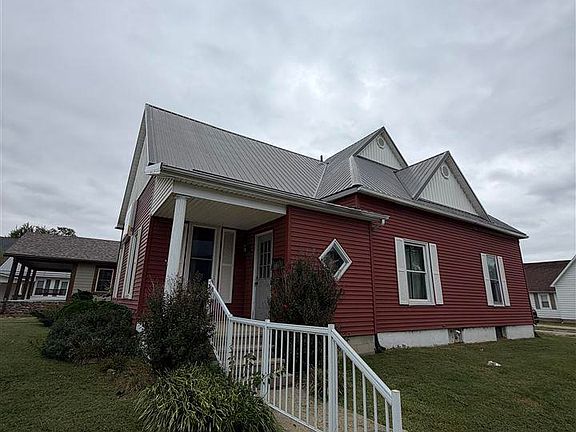 3rd image of 909 A St NE